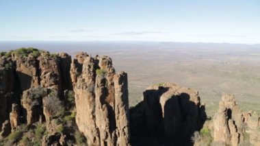 ıssızlık kirli yol, kayalar ve gökyüzü Güney Afrika'da Vadisi doğal görünümünü 