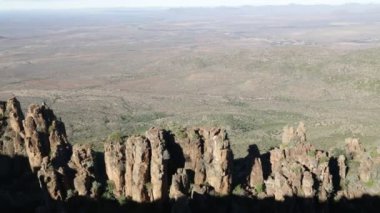 ıssızlık kirli yol, kayalar ve gökyüzü Güney Afrika'da Vadisi doğal görünümünü 