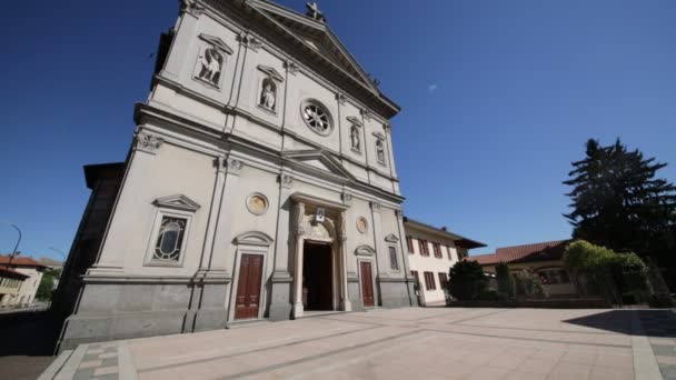 Leeg Plein Van Mooie Katholieke Kerk Olgiate Comasco Italië — Stockvideo
