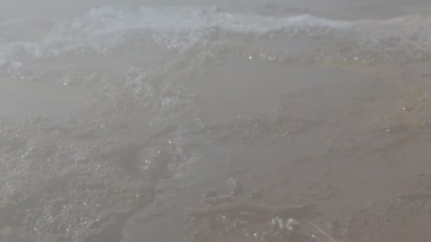 Ήσυχα Πλάνα Από Κυματιστή Επιφάνεια Νερού Του Ποταμού Της Λίμνης — Αρχείο Βίντεο