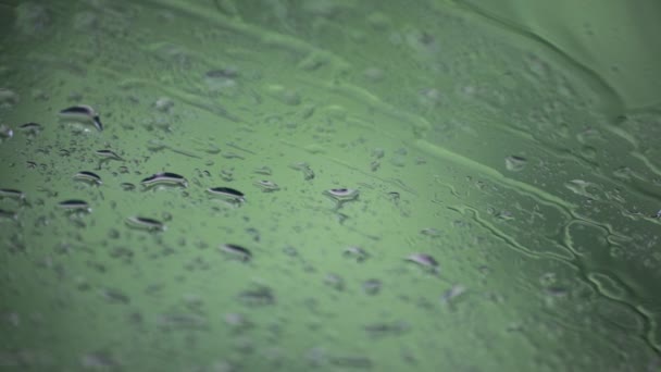 Primer Plano Las Gotas Agua Cristal Ventana Con Fondo Natural — Vídeos de Stock