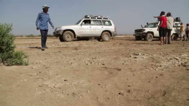 Ethiopia Danakil Circa December 2017 Unidentified People Desert Changing Tires — Stock Video