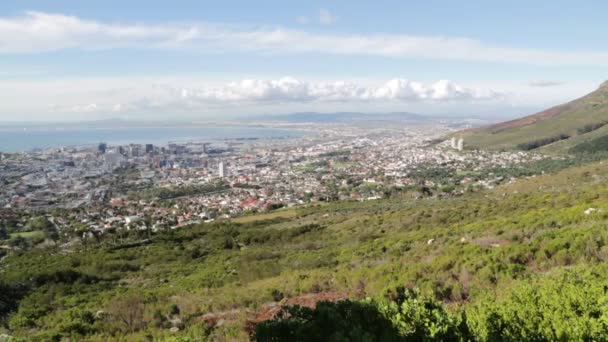 Metraje Aéreo Del Horizonte Ciudad Del Cabo Desde Montaña Mesa — Vídeo de stock