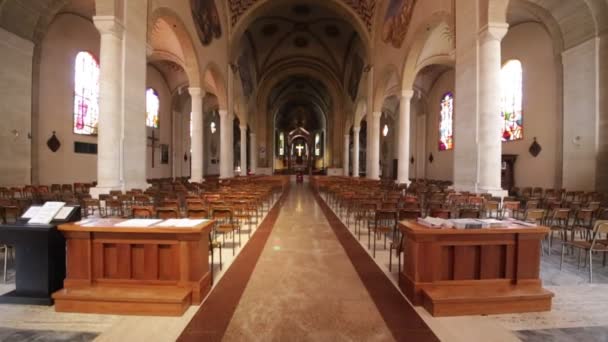 Интерьер Католической Церкви Турбиго Италия — стоковое видео