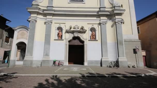 Oude Katholieke Godsdienst Gebouw Varano Borghi Italië — Stockvideo