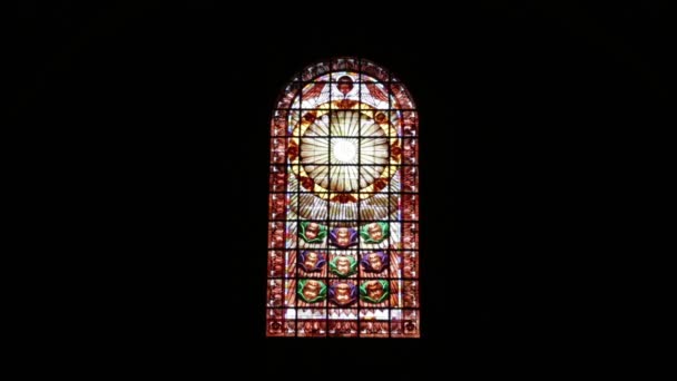 Εσωτερικό Της Καθολικής Εκκλησίας Υαλογράφημα Παράθυρο Turbigo Ιταλία — Αρχείο Βίντεο