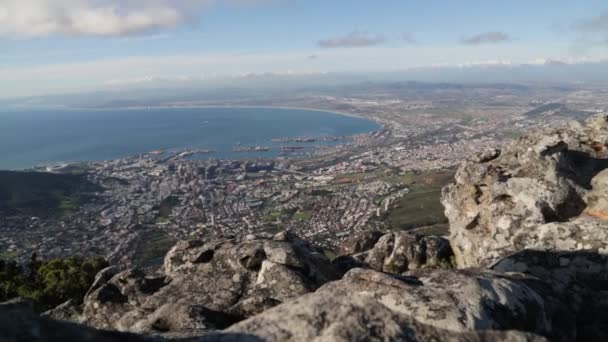 Metraje Aéreo Del Horizonte Ciudad Del Cabo Desde Montaña Mesa — Vídeos de Stock