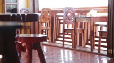 Filipinler turistler için antika boş ahşap restoran