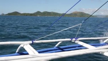 bir tekne ve Filipinler tepe binmek