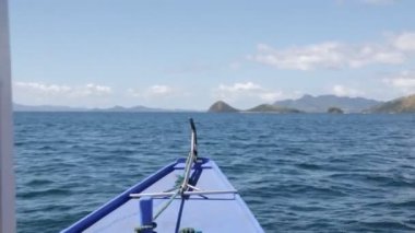 bir tekne ve Filipinler tepe binmek