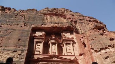turistler Petra Ürdün manastırda antika sitedeki görüntüleri