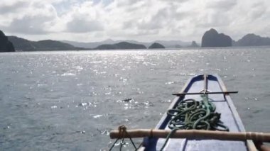bir tekne ve Filipinler tepe binmek