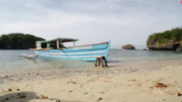 Βάρκα Και Λόφοι Στον Ειρηνικό Ωκεανό Στις Φιλιππίνες — Αρχείο Βίντεο