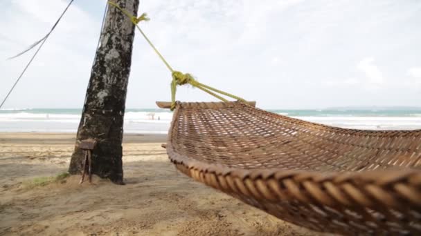 Hangmat Bij Ocean Beach Bij Sunny Day — Stockvideo