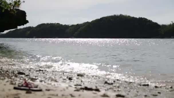 Olas Del Océano Pacífico Cerca Colinas Playa Arena Filipinas — Vídeos de Stock
