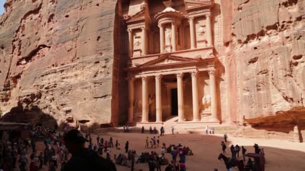 Felvétel Turisták Antik Site Petra Jordánia Kolostor — Stock videók