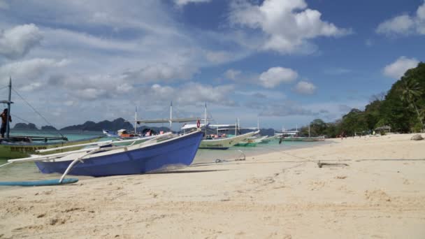 Pessoas Turistas Praia Areia Barco Mar Filipinas — Vídeo de Stock