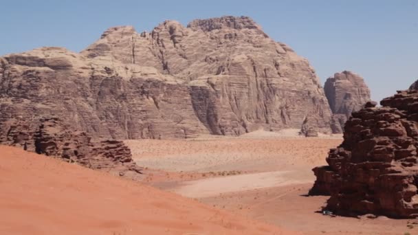 约旦哈希姆王国瓦迪朗姆酒沙漠的美丽景色 约旦瓦迪朗姆酒沙漠的惊人景色 也被称为月亮谷 — 图库视频影像