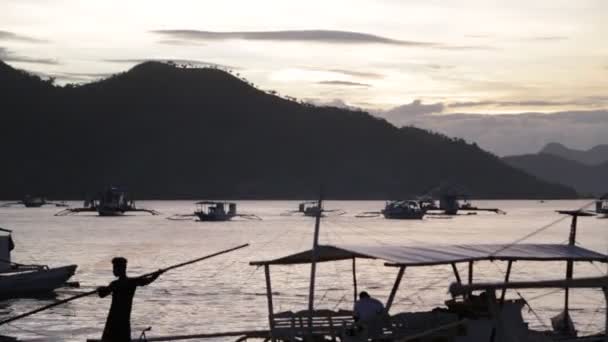 Personas Turistas Desde Barco Mar Atardecer Filipinas — Vídeos de Stock