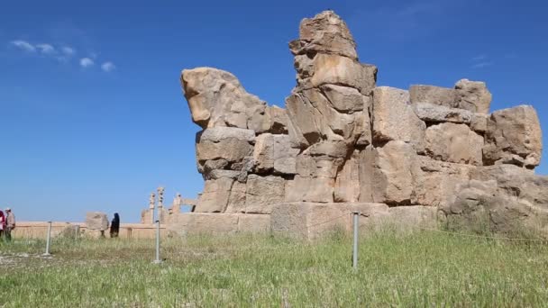 古いペルセポリス観光客が遺跡 イランの歴史的目的地モニュメント — ストック動画