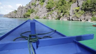 bir tekne ve Filipinler tepe binmek