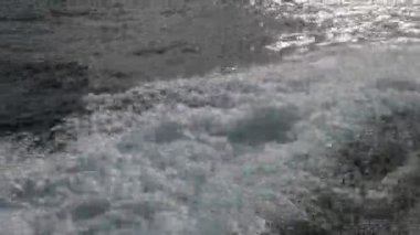 denizde dalgalar yüksek açı görünümü