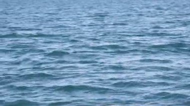 denizde dalgalar yüksek açı görünümü