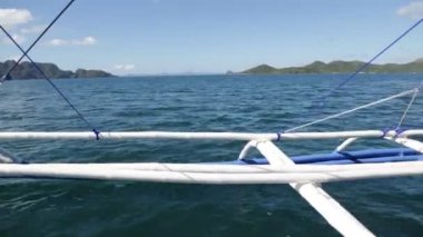 bir tekne ve Filipinler tepe binmek