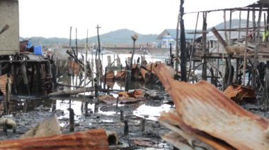 Coron, Filipinler - Yaklaşık Aralık 2016 - tanımlanamayan tekne ve araba bir çatıdan kaydedici