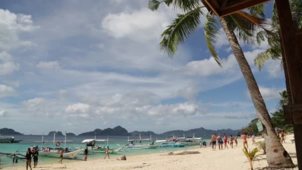 Personas Turistas Playa Arena Desde Barco Mar Filipinas — Vídeo de stock
