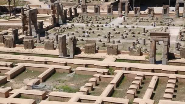 Turister Persepolis Gamla Ruiner Historiska Monument Iran — Stockvideo
