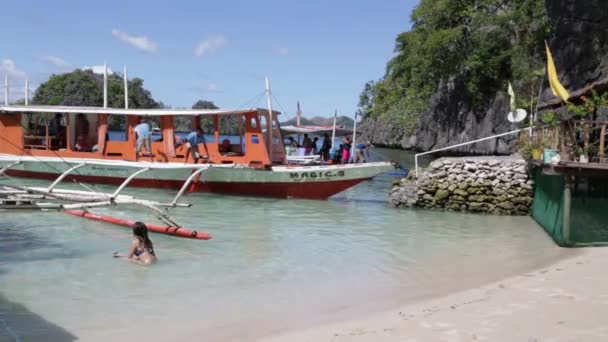 Lidé Turisté Lodí Moři Filipínách — Stock video