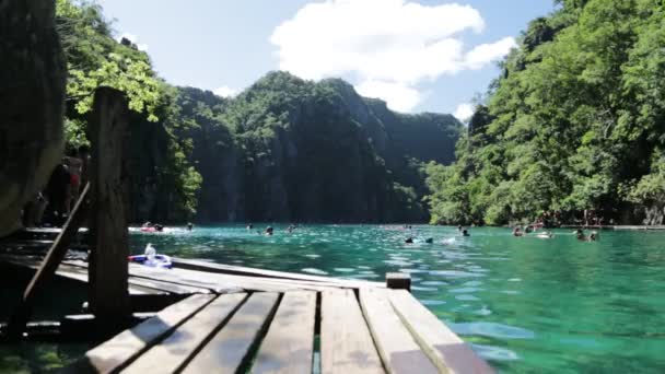 Pessoas Nadando Mergulho Lago Vulcão — Vídeo de Stock