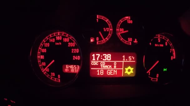 Auto Dashboard Met Rood Licht Nachts — Stockvideo