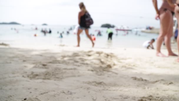 Niewyraźne Widok Ludzi Odpoczywających Plaży Lecie — Wideo stockowe