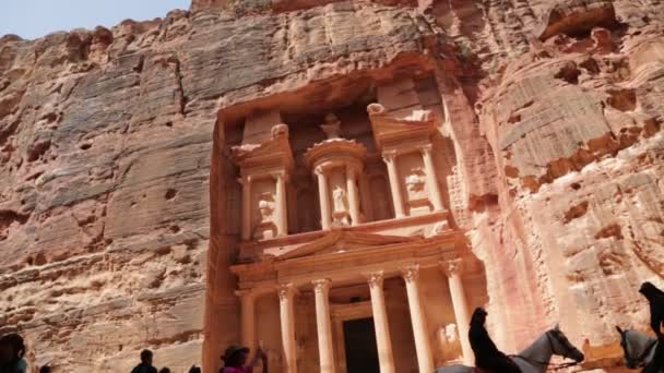 Felvétel Turisták Antik Site Petra Jordánia Kolostor — Stock videók