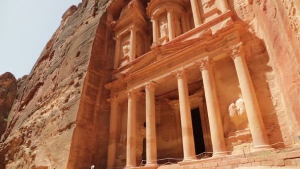 Turistler Petra Ürdün Manastırda Antika Sitedeki Görüntüleri — Stok video