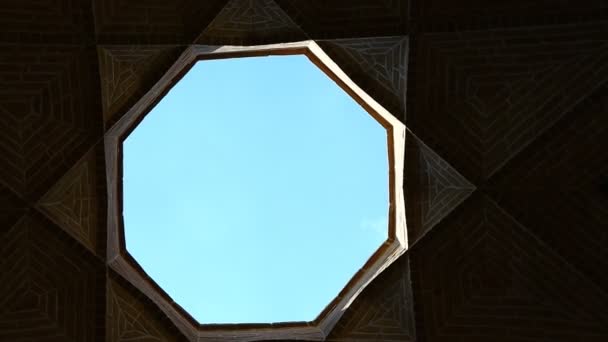 Interior Hermoso Palacio Antiguo Iran Vista Del Techo Cielo Azul — Vídeos de Stock