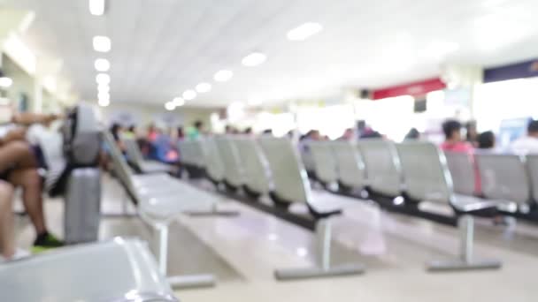 Visão Turva Pessoas Esperando Andando Dentro Portão Aeroporto — Vídeo de Stock