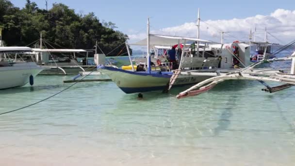 Personas Turistas Barco Mar Filipinas — Vídeos de Stock