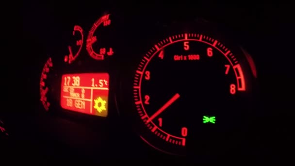 Auto Dashboard Met Rood Licht Nachts — Stockvideo