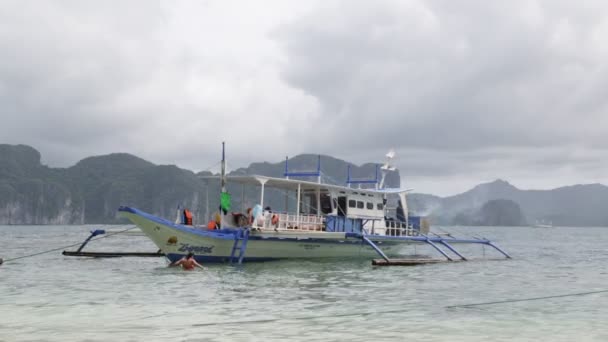 Coron Filipinas Circa Dezembro 2016 Pessoas Não Identificadas Barcos Turísticos — Vídeo de Stock