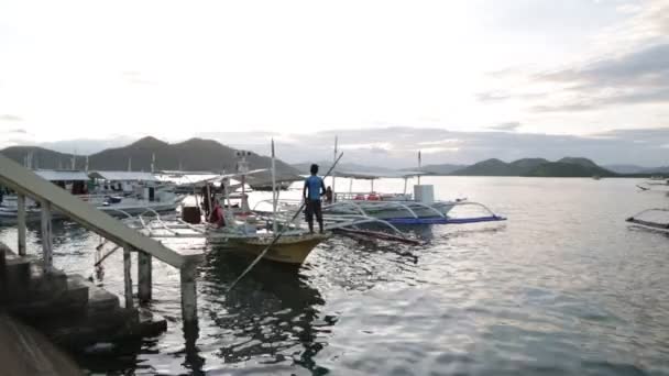 Pessoas Turistas Barco Mar Pôr Sol Filipinas — Vídeo de Stock