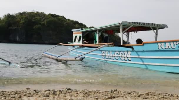 Pessoas Turistas Barco Mar Filipinas — Vídeo de Stock