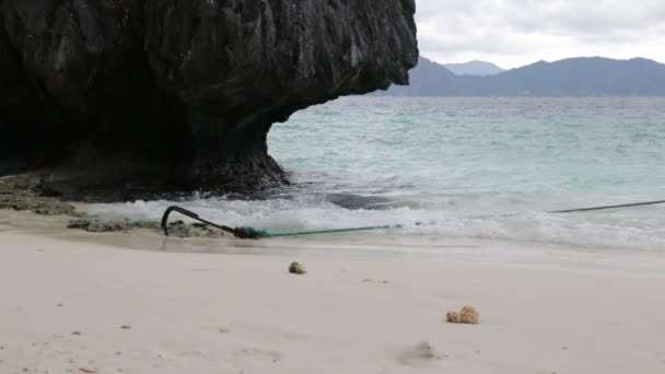 Vagues Océan Pacifique Près Colline Rocheuse Plage Sable Philippines Concept — Video