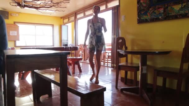 Coron Philippinen Dezember 2016 Unbekannte Einem Restaurant — Stockvideo