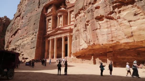 Imagens Turistas Local Antigo Petra Mosteiro Jordânia — Vídeo de Stock