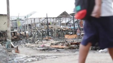 Coron, Filipinler - Yaklaşık Aralık 2016 - tanımlanamayan tekne ve araba bir çatıdan kaydedici