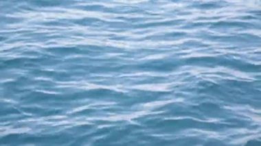 denizde dalgalar yüksek açı görünümü