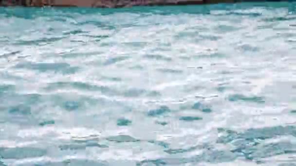 Nahaufnahme Von Schwimmendem Wasser Meer — Stockvideo
